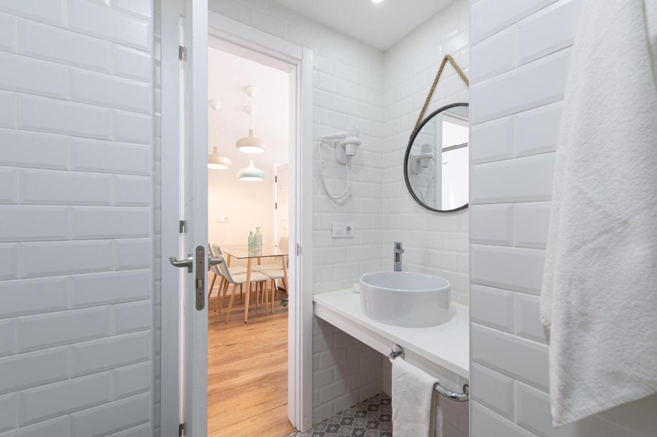 Homeforguest Modern And New Beachfront Apartment ラ・オリーバ エクステリア 写真