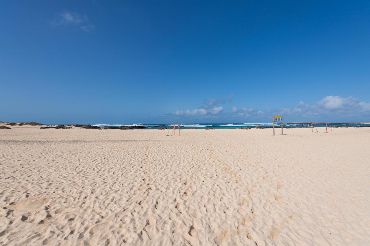 Homeforguest Modern And New Beachfront Apartment ラ・オリーバ エクステリア 写真