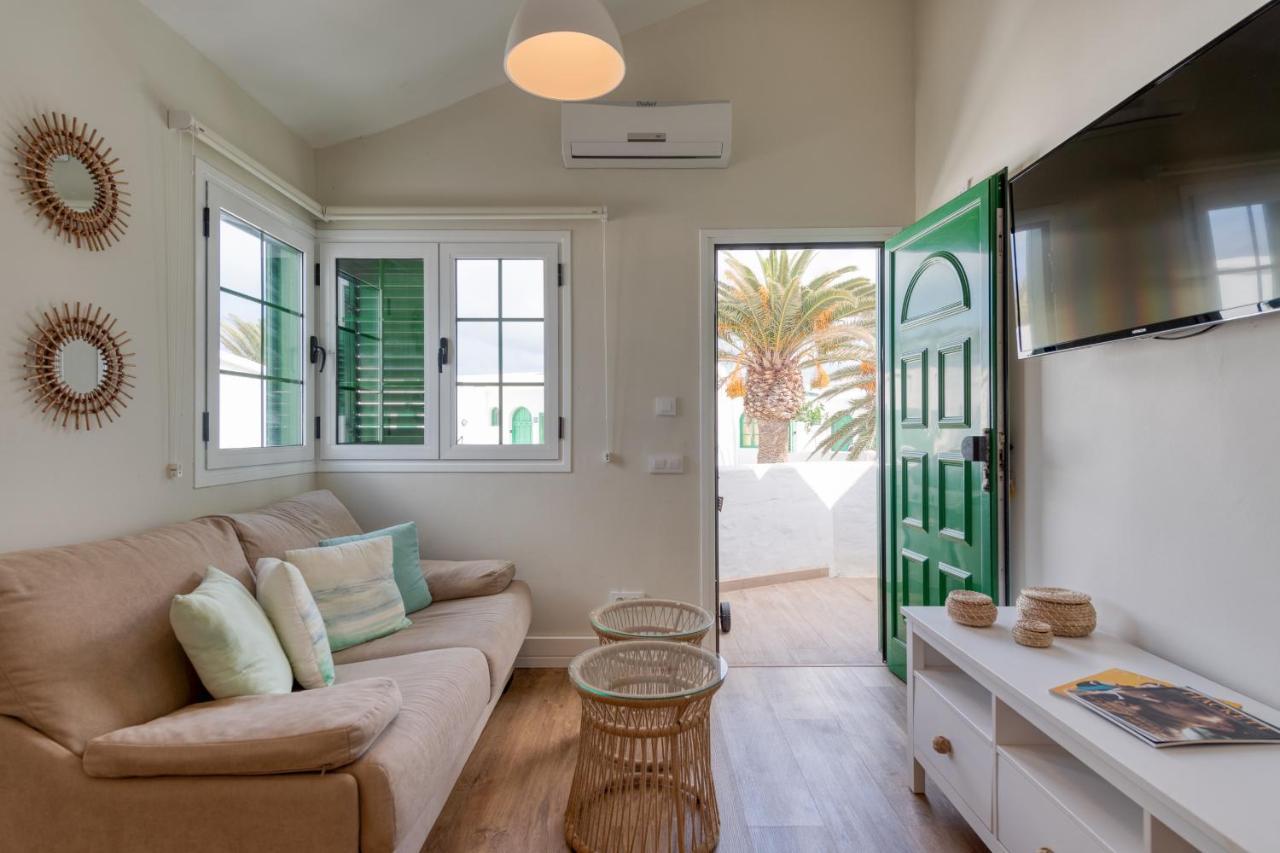 Homeforguest Modern And New Beachfront Apartment ラ・オリーバ エクステリア 写真
